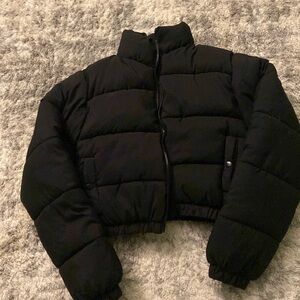 ❄️Puffy Black Cropped Coat/ Brand: PrettyLittleThing ❄️